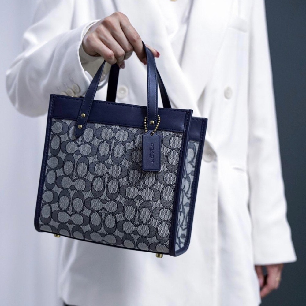 Field Tote 22 In Signature Jacquard